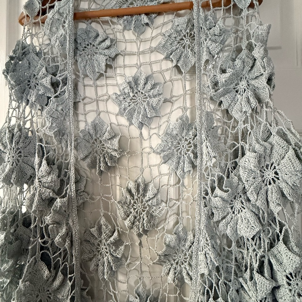 Crochet Floral Lace Vest with Fringe - Picture 2 of 4